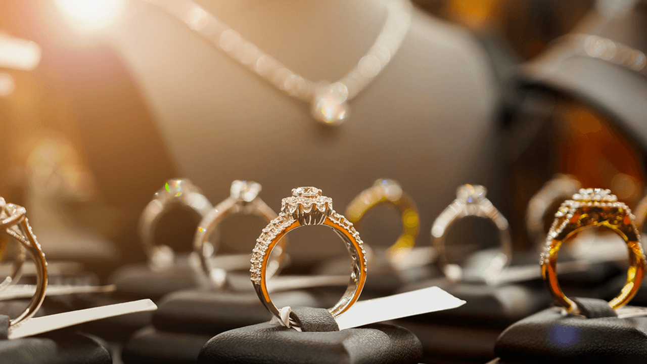 One-on-one consultation on wedding rings and wedding jewelry in Illustelle